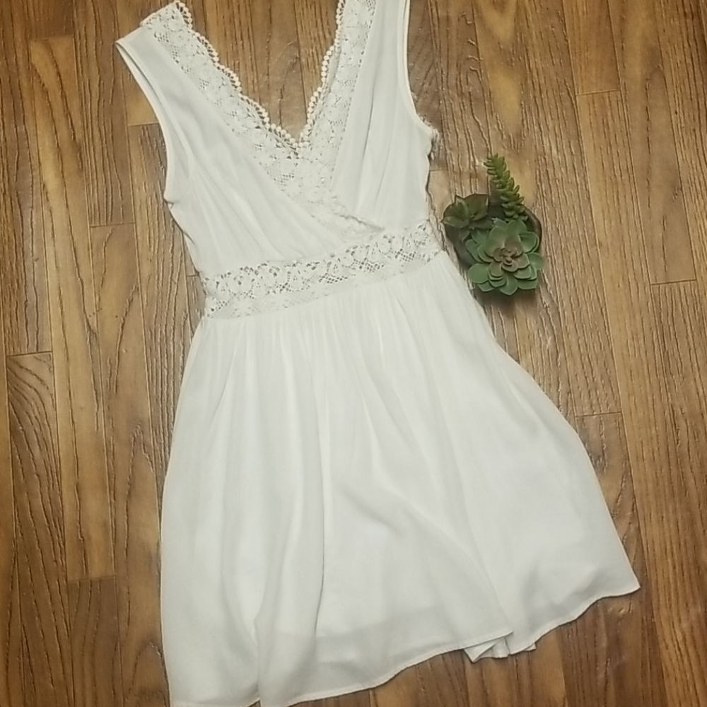 Urban outfitters lace crossover v neck dress - Picture 1 of 5